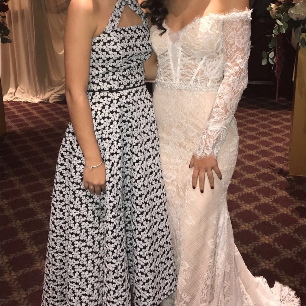Custom wedding gown - Picture 4 of 10